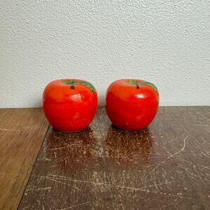 Occupied Japan VINTAGE 1940s Red Apple Porcelain Salt and‎ pepper Shakers